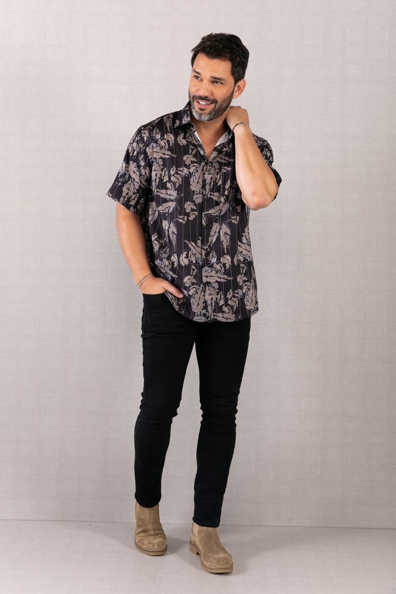 Camisa-Microfibra-Estampada-MC--PRETO-002-19344-01