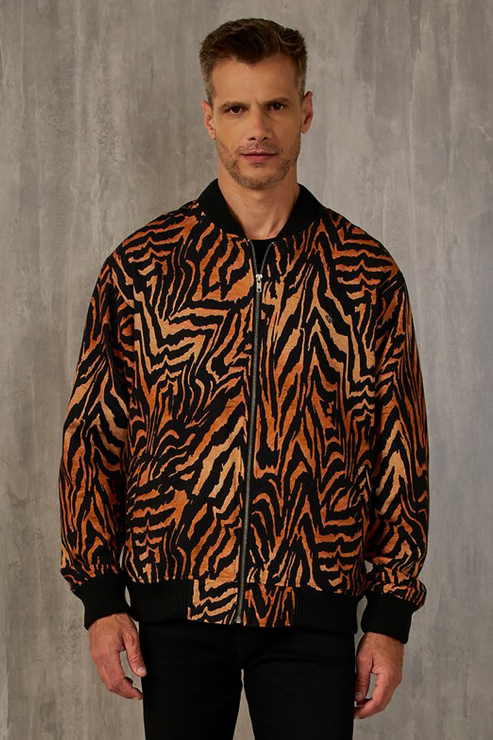 Jaqueta Bomber Estampada Marrom