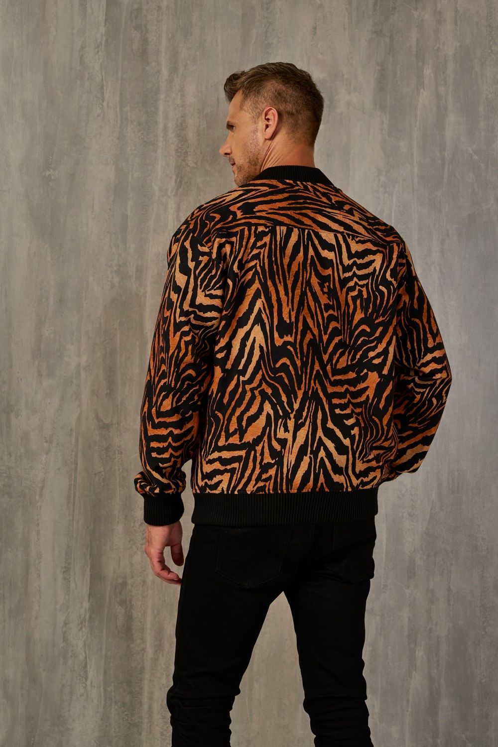 Jaqueta Bomber Estampada Marrom