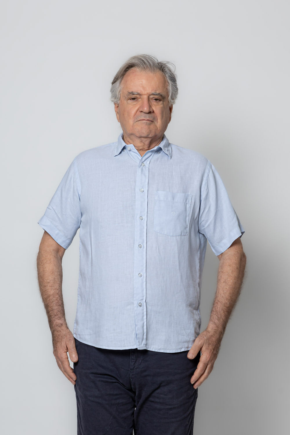 Camisa em Puro Linho Tinturado MC Cinza