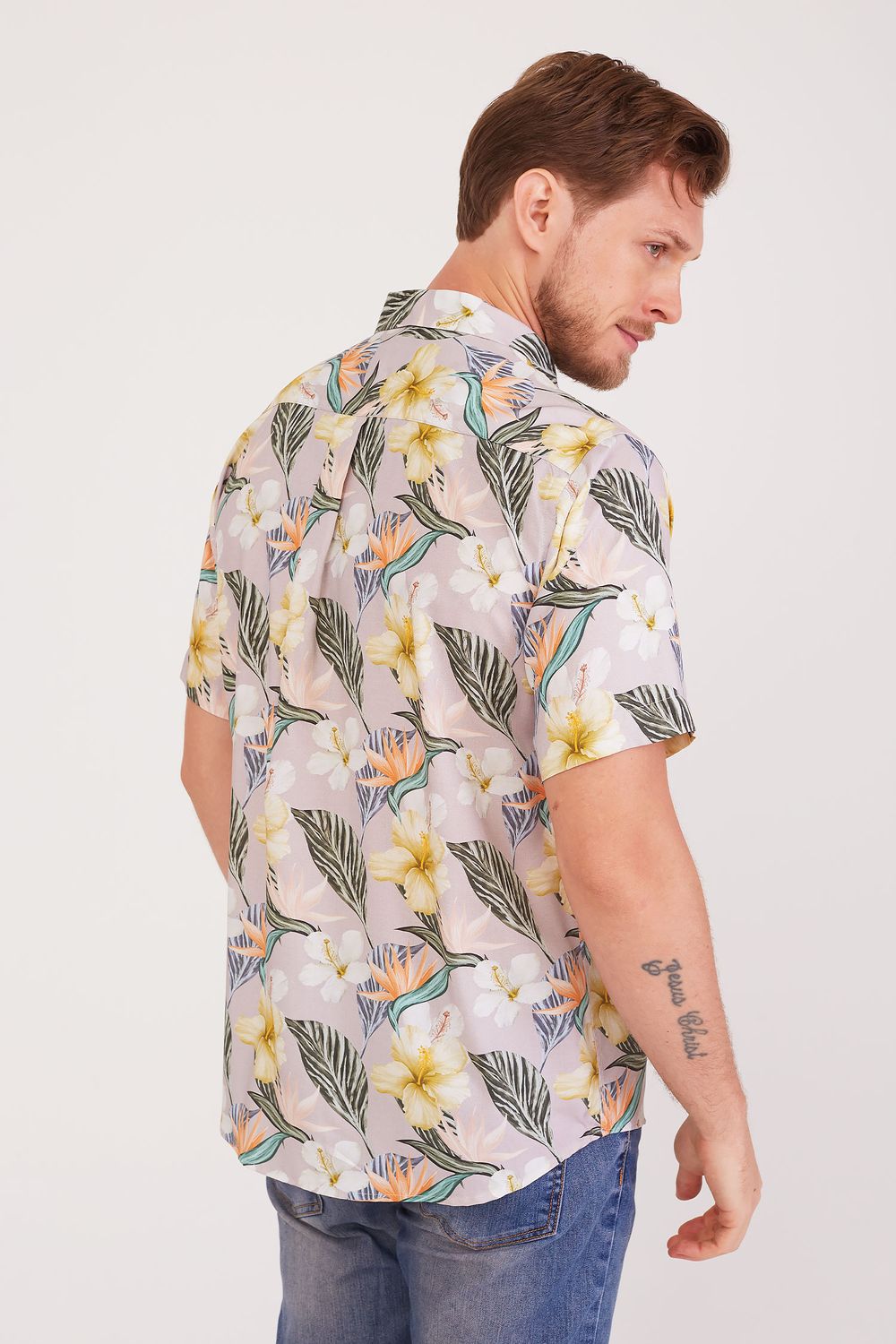 Camisa Estampa Digital em Viscose MC Creme