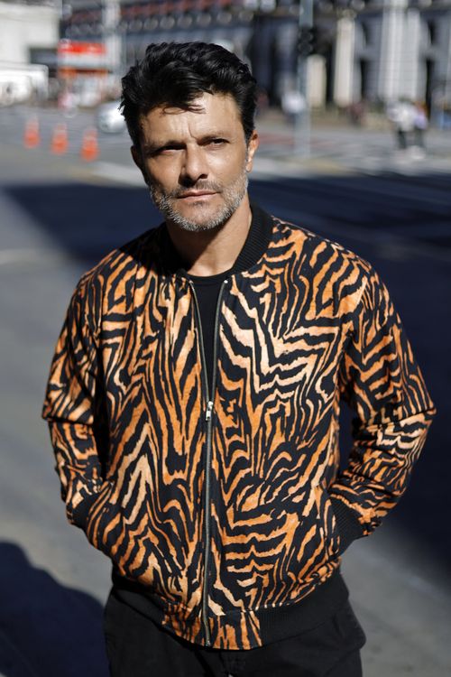Jaqueta Bomber Estampada Marrom